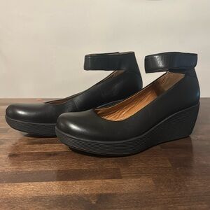 New Clarks Claribel Fame pump wedge